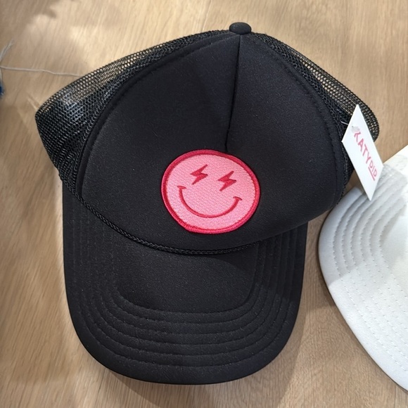 Lot Of 5 Smiley Face trucker Hat Women’s One Size NEW with tags - Picture 2 of 6